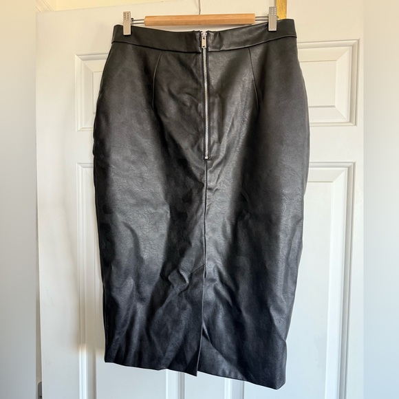 BAD GIRL PENCIL SKIRT IN VEGAN LEATHER - VIXEN BY MICHELINE PITT XL - Picture 2 of 6
